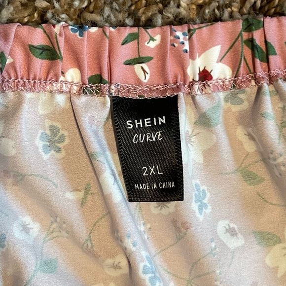 SHEIN Plus Size Off Shoulder Frill Trim Top & White & Floral Layered Skirt Set - Picture 4 of 4